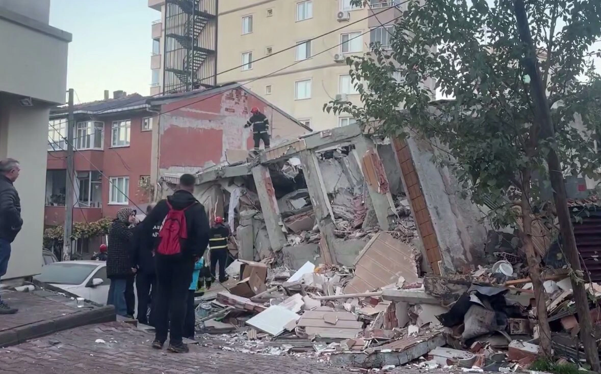 ریزش ساختمان ۷ طبقه گبزه ترکیه