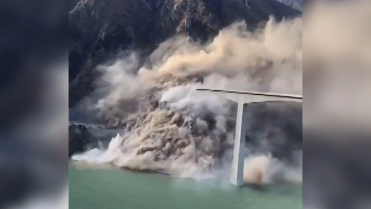 ریزش پل هونگچی در سیچوان چین