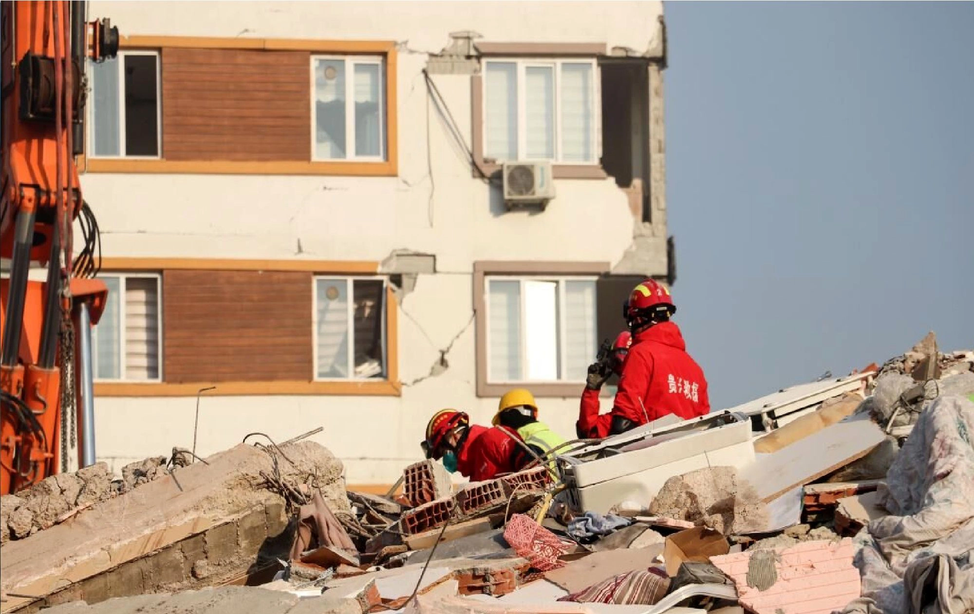 ریزش ساختمان نیمه‌کاره بیرجند