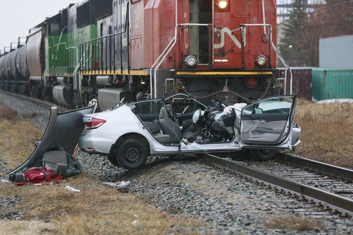 تعطیلی موقت خط ریلی Blue Mountains پس از سقوط خودرو روی ریل در Blaxland استرالیا