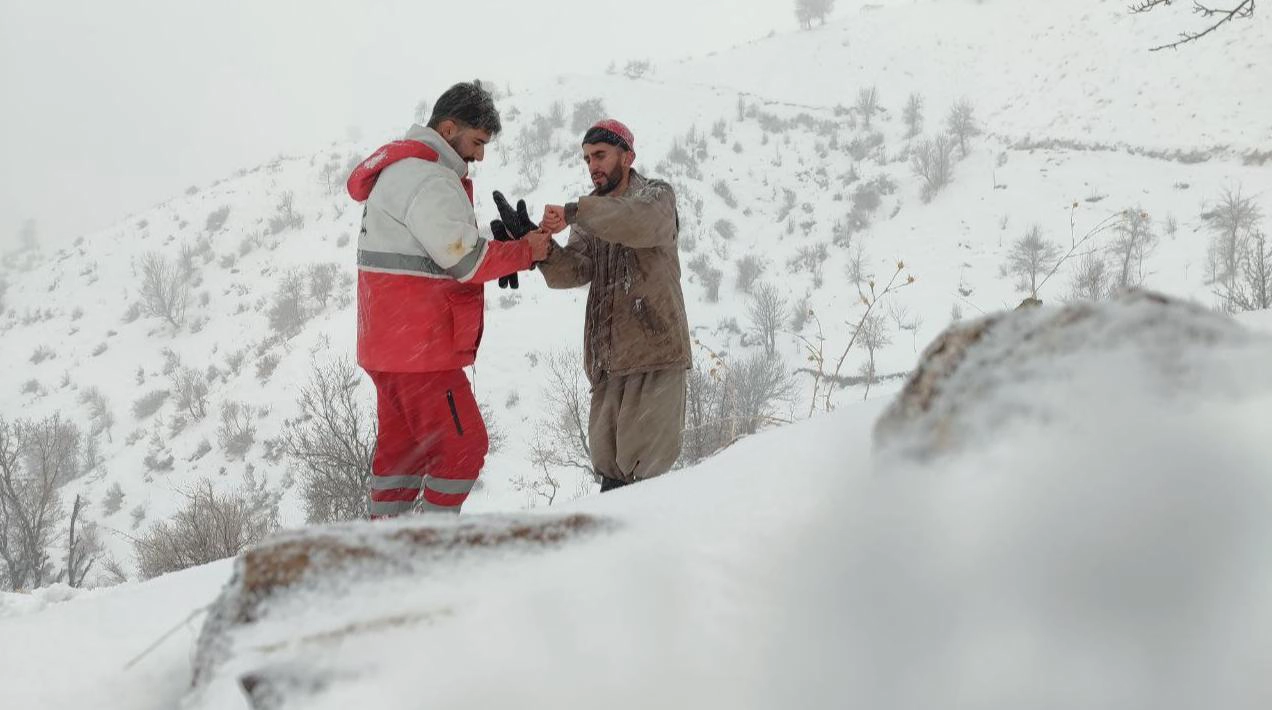 ریزش بهمن در روستای آلواتان؛ یک جانباخته و ادامه جستوجو برای ۳ مفقودی